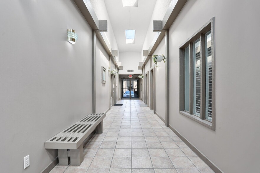 10000 Watson Rd, Crestwood, MO for lease - Building Photo - Image 3 of 8