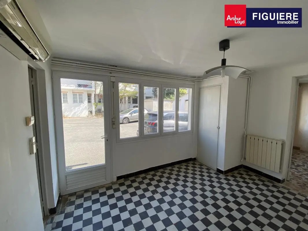 Office in Salon-de-Provence for lease Building Photo- Image 1 of 17