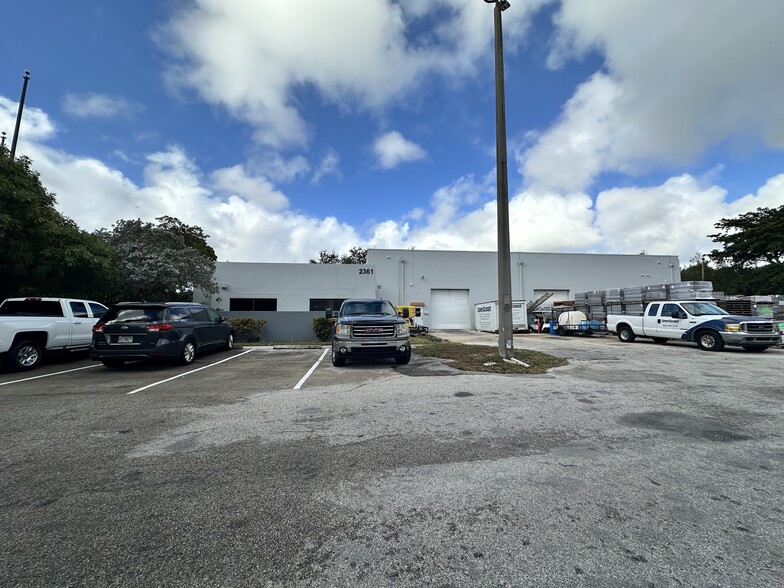 2361 NW 22nd St, Pompano Beach, FL for lease - Building Photo - Image 2 of 10