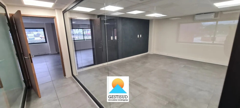 Office in Aubagne for lease - Interior Photo - Image 3 of 4