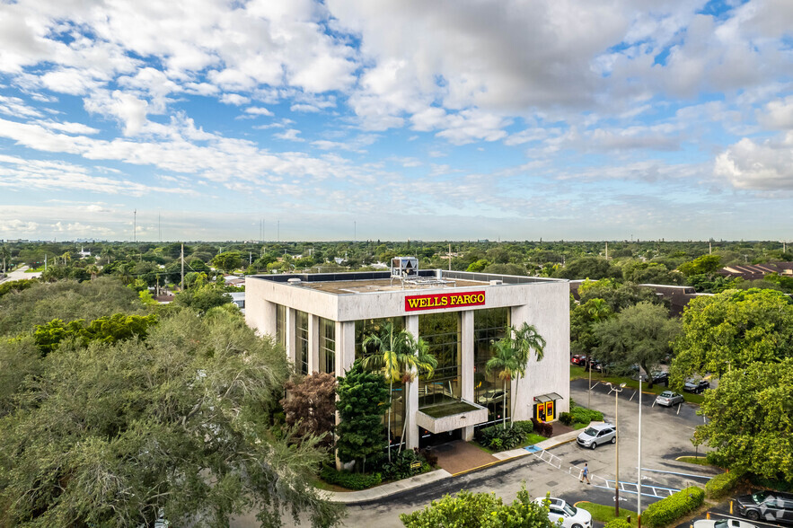 4600 Sheridan St, Hollywood, FL for lease - Building Photo - Image 1 of 8