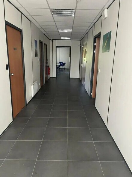 Flex in Caudan for lease - Interior Photo - Image 2 of 7