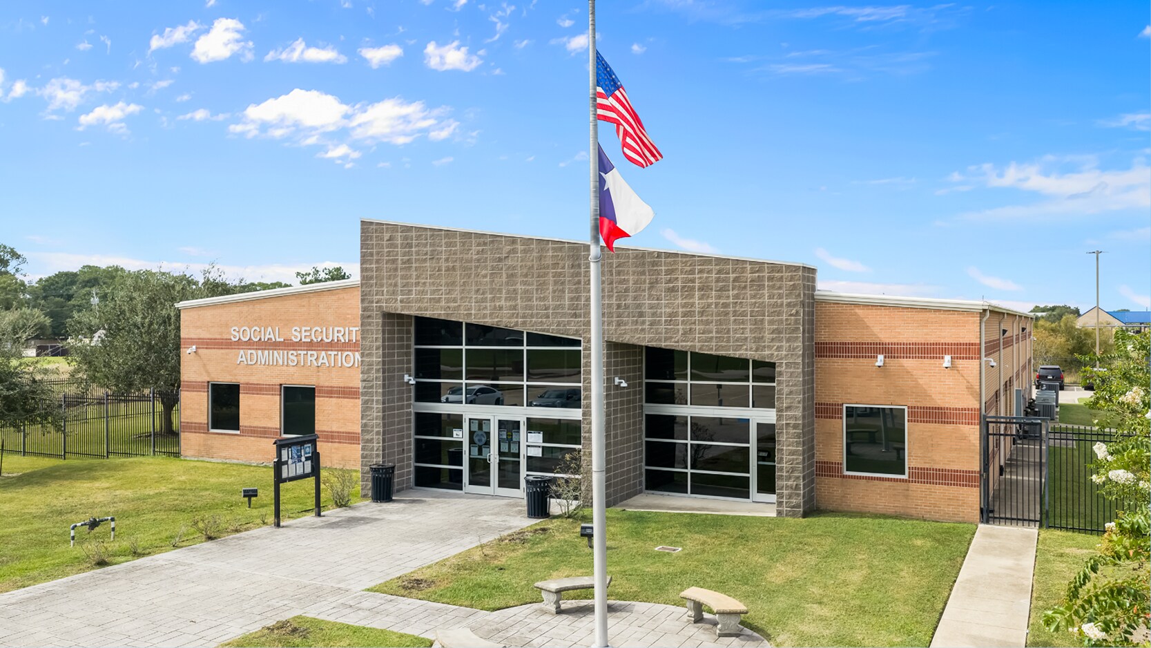 2921 N Valderas St, Angleton, TX for sale Building Photo- Image 1 of 2