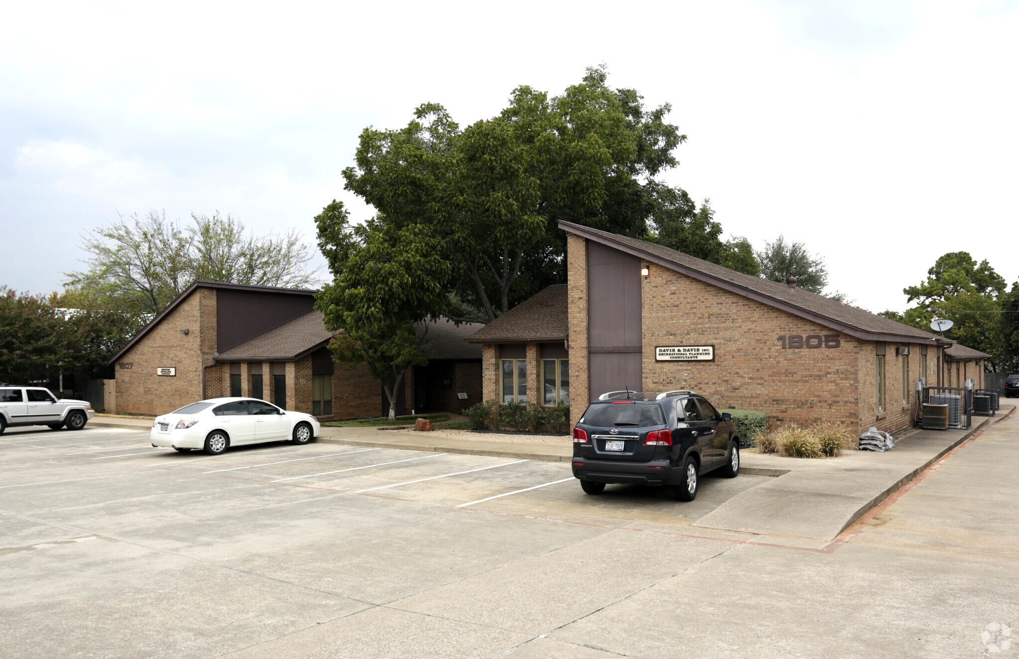 1807 W Park Row Dr, Arlington, TX for sale Primary Photo- Image 1 of 1