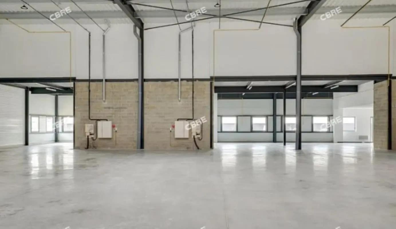 Office in Les Pennes-Mirabeau for lease Interior Photo- Image 1 of 4