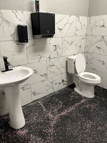 4375 W Desert Inn Rd, Las Vegas, NV for lease - Building Photo - Image 2 of 11