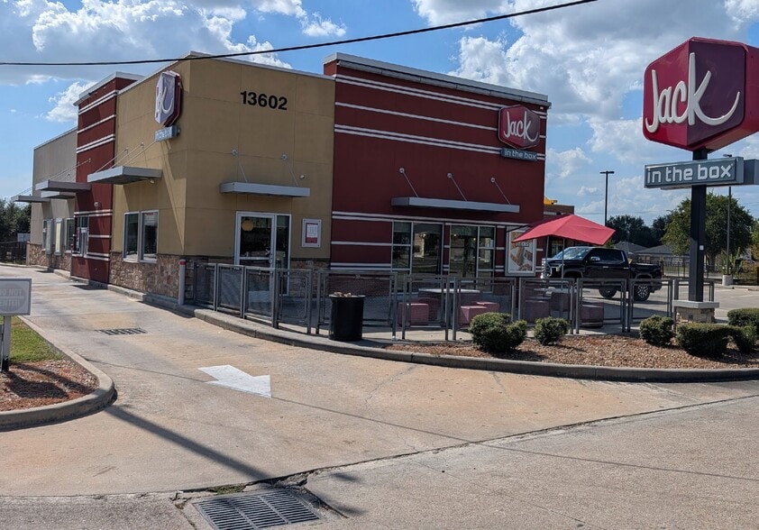 13602 S Post Oak Rd, Houston, TX for lease - Building Photo - Image 1 of 3