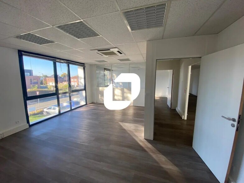 Office in VILLENEUVE-D'ASCQ for lease - Interior Photo - Image 3 of 4
