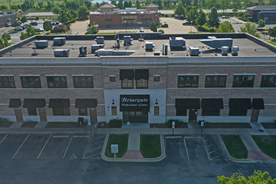 454 Redington Dr, South Elgin, IL for lease - Building Photo - Image 2 of 7