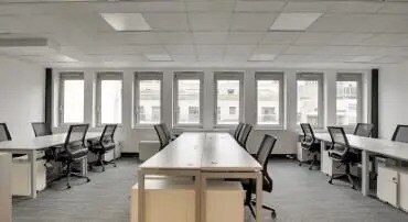 7 Rue De Chartres, Neuilly-sur-Seine for lease - Interior Photo - Image 2 of 6