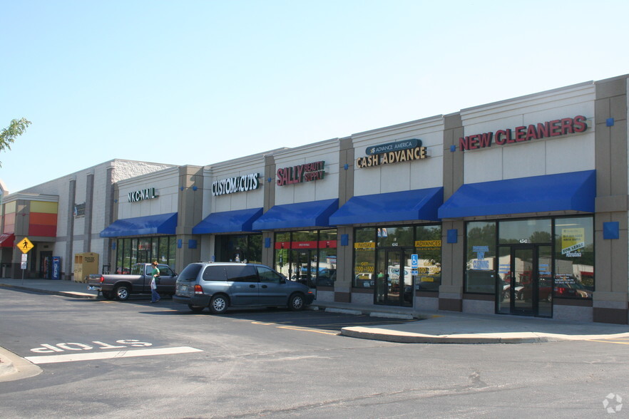 4323-4357 N Chouteau Tfwy, Kansas City, MO for lease - Building Photo - Image 3 of 24