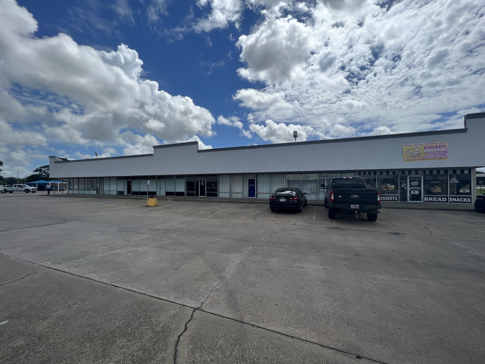 101-161 North Brazosport Blvd, Clute, TX for lease Building Photo- Image 1 of 5