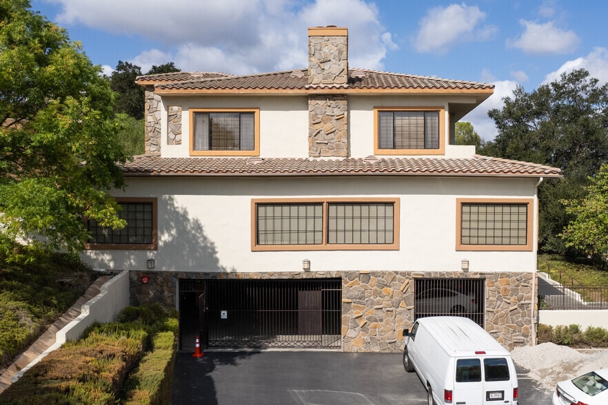 28118 Agoura Rd, Agoura Hills, CA for sale - Building Photo - Image 3 of 4