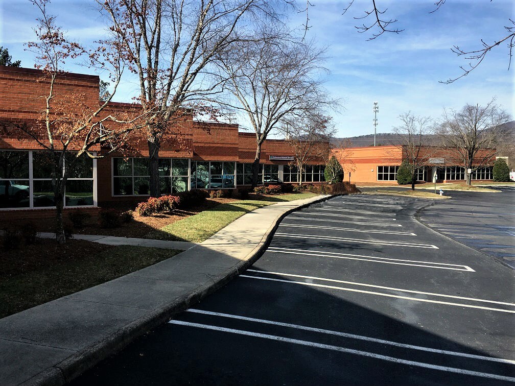 6701 Peters Creek Rd, Roanoke, VA for lease Building Photo- Image 1 of 8
