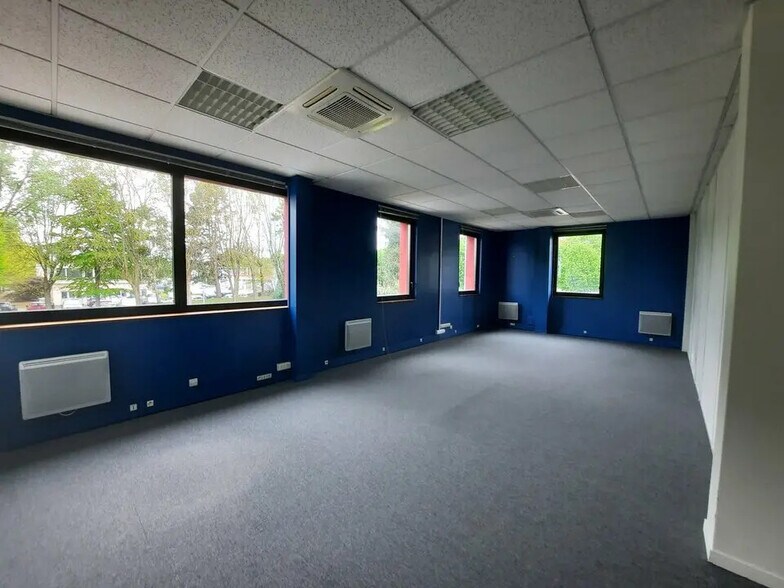 Office in Mont-Saint-Aignan for lease - Building Photo - Image 2 of 12