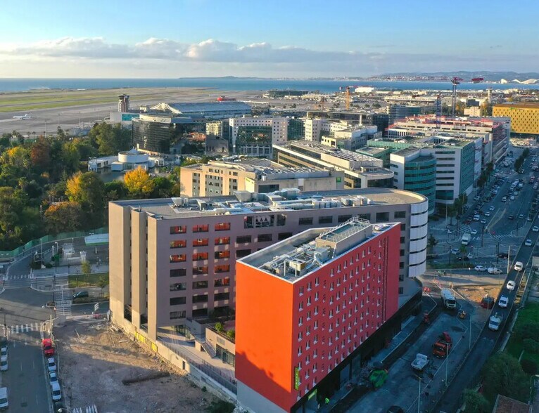 Office in Nice for lease - Building Photo - Image 3 of 32