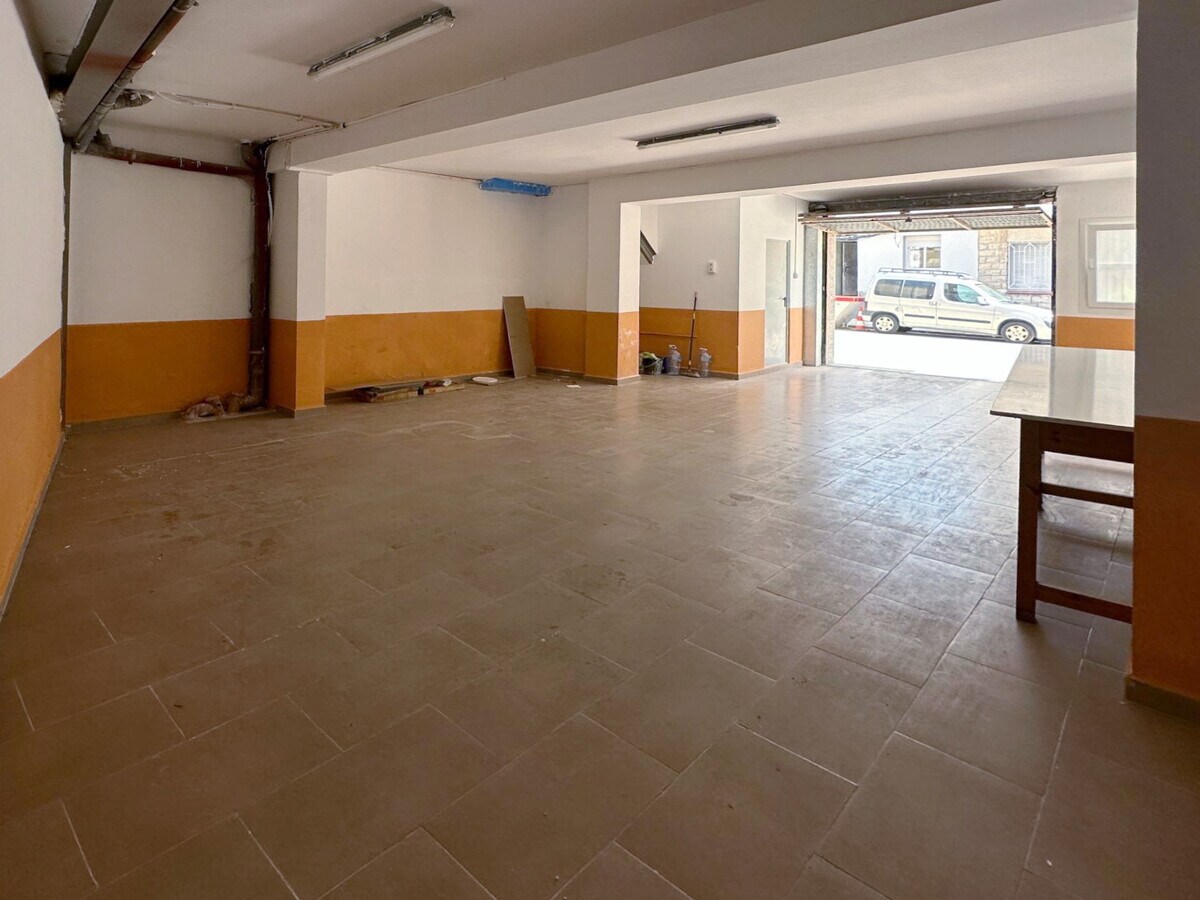 Igualada, BAR 08700 -  -  - Interior Photo - Image 1 of 2