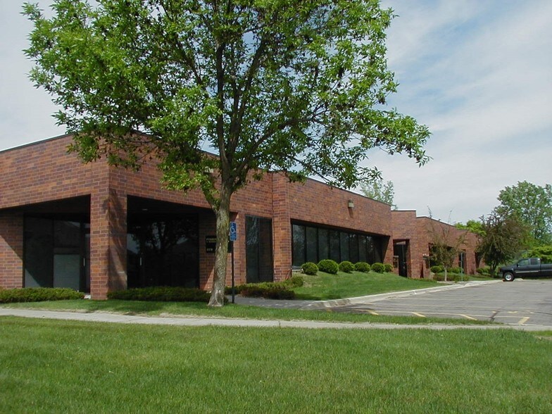 2200-2226 E 117th St, Burnsville, MN for lease - Building Photo - Image 2 of 4