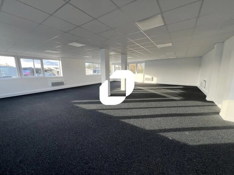 Office in Trith-Saint-Léger for lease - Interior Photo - Image 2 of 5