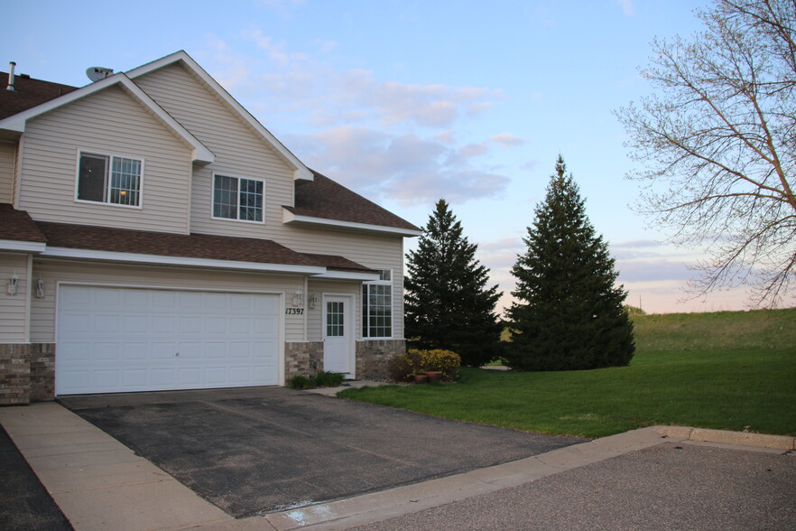 17397 Glacier Way, Lakeville, MN for sale - Primary Photo - Image 1 of 1