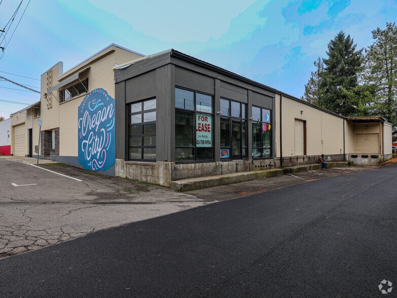 215 13th St, Oregon City, OR for lease - Primary Photo - Image 1 of 9