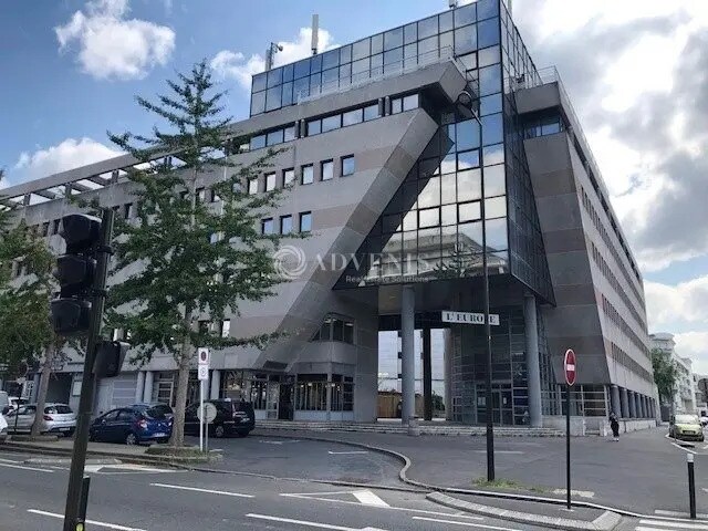 Office in Mareuil-lès-Meaux for lease Building Photo- Image 1 of 7