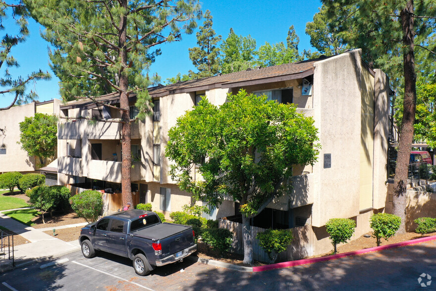 1370-1398 E Hillcrest Dr, Thousand Oaks, CA for sale - Primary Photo - Image 1 of 1