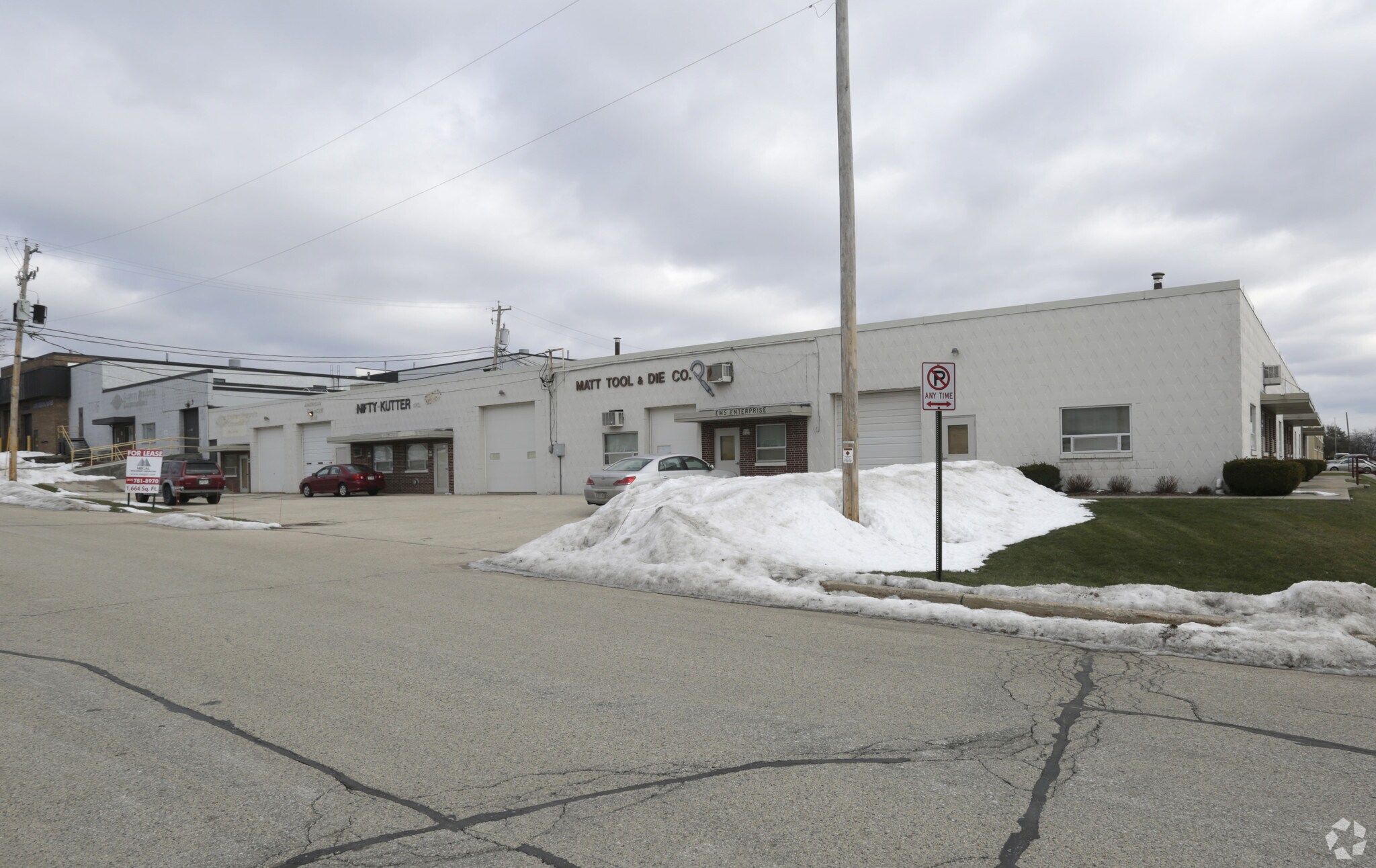W139N5440-W139 N5470 Oak Ln, Menomonee Falls, WI for sale Primary Photo- Image 1 of 1