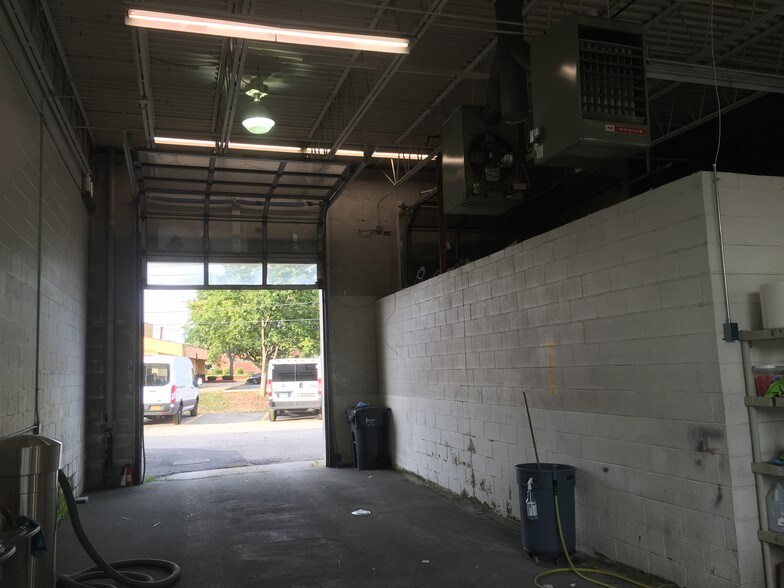 451 Memorial Dr, Chicopee, MA for lease - Building Photo - Image 2 of 7