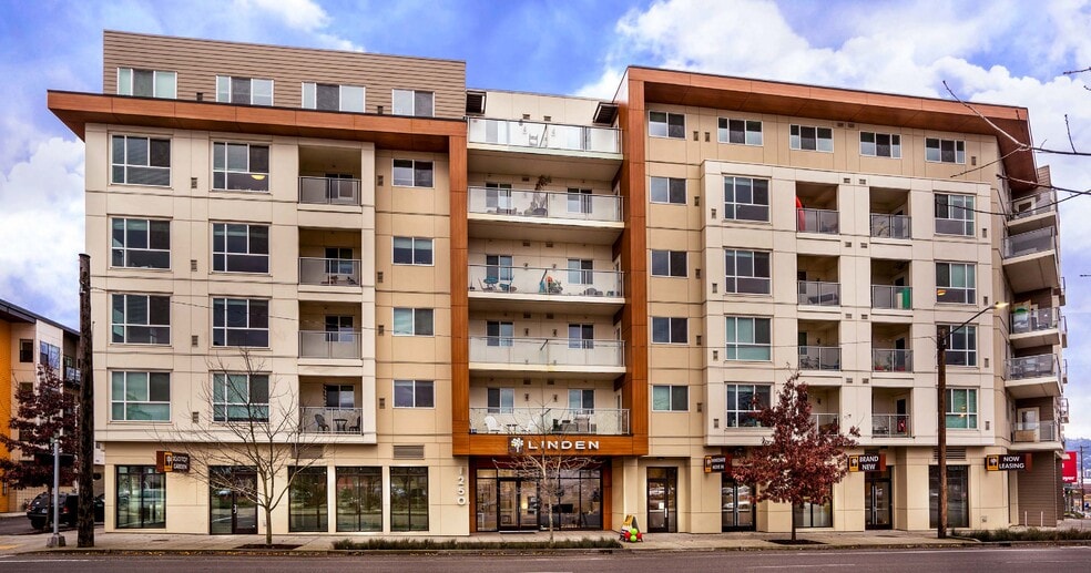 1250 E Burnside St, Portland, OR for lease - Building Photo - Image 3 of 44