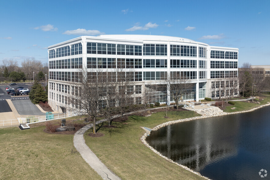 9 Parkway Blvd N, Deerfield, IL for lease - Building Photo - Image 1 of 8