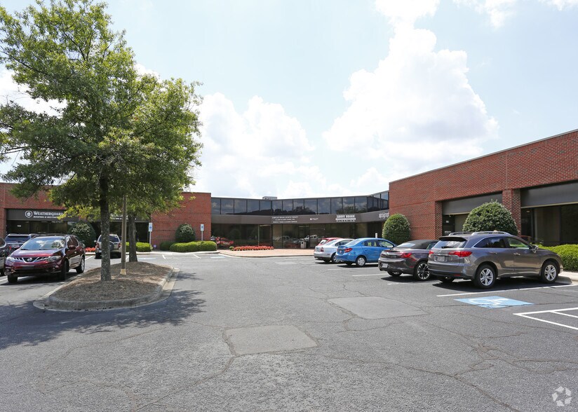 10100 Park Cedar Dr, Charlotte, NC for lease - Building Photo - Image 2 of 12