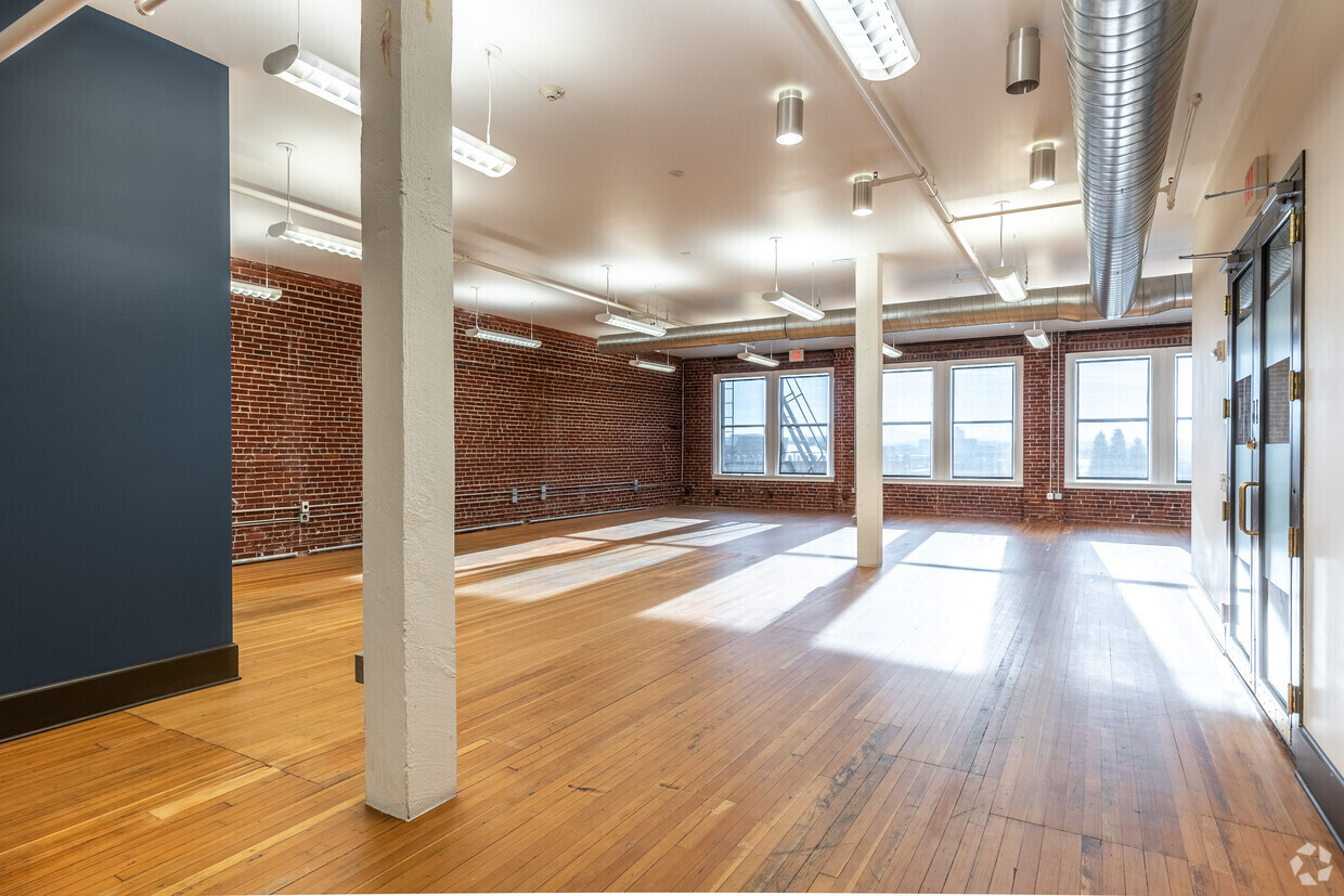 529 SW 3rd Ave, Portland, OR for lease Building Photo- Image 1 of 4