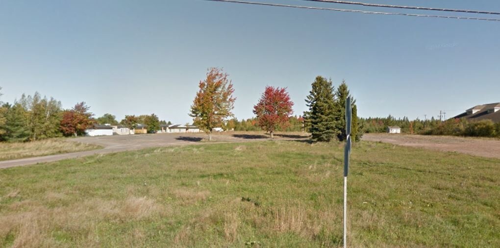 933 Salisbury Rd, Moncton, NB E1E 1C4