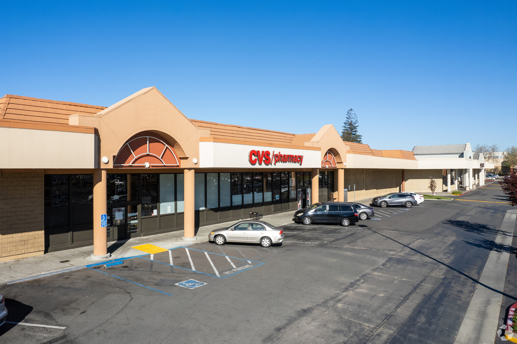 215-277 W Jackson St, Hayward, CA for lease Building Photo- Image 1 of 9