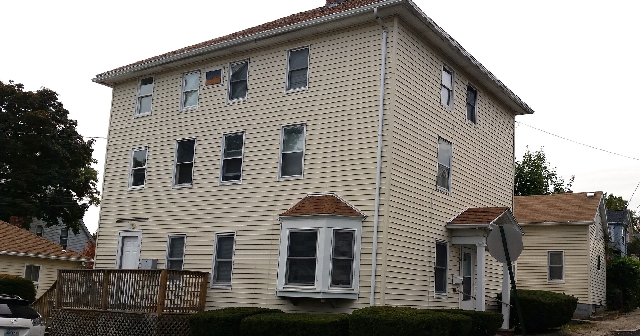 28 McNiff St, West Warwick, RI for sale Primary Photo- Image 1 of 1