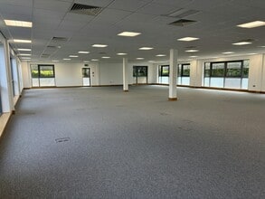 Cumnor Hl, Oxford for lease Interior Photo- Image 2 of 3