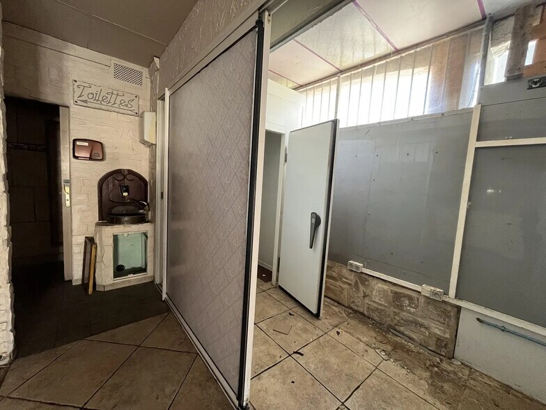 44 Route De Rouquairol, Nîmes for sale - Interior Photo - Image 3 of 8