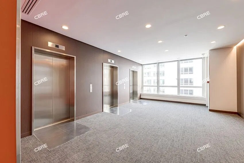 1-5 Rue Eugène Et Armand Peugeot, Rueil-Malmaison for lease Interior Photo- Image 1 of 15