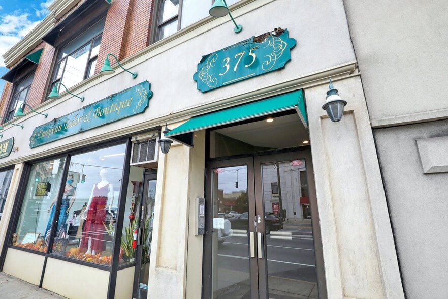 375 Sunrise Hwy, Lynbrook, NY for lease - Building Photo - Image 1 of 11