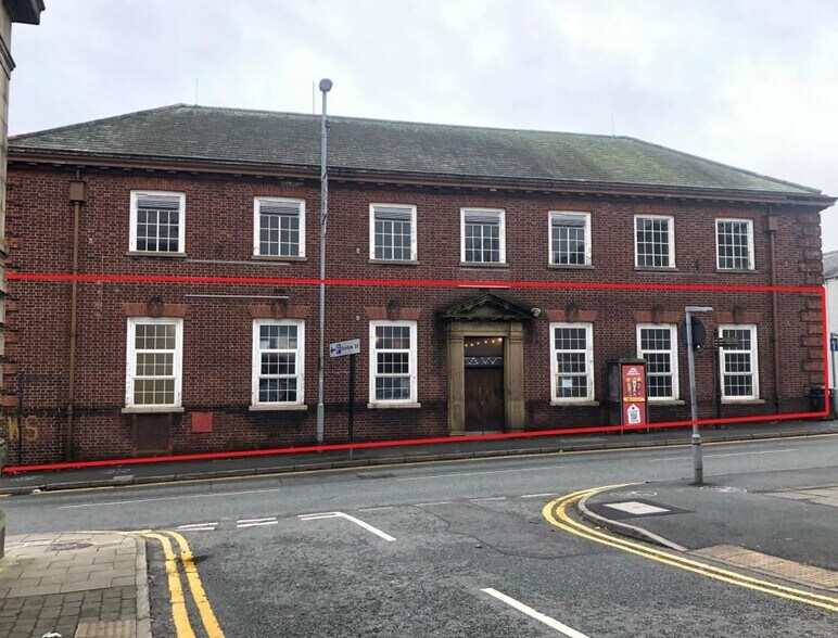 19 Rochdale Rd, Oldham, OL2 8AD