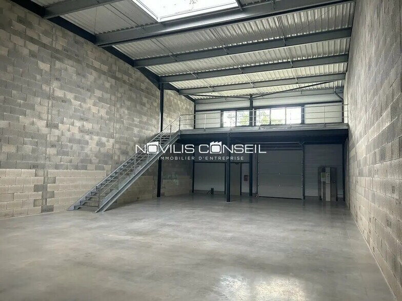 Flex in Montauban for lease - Building Photo - Image 3 of 12