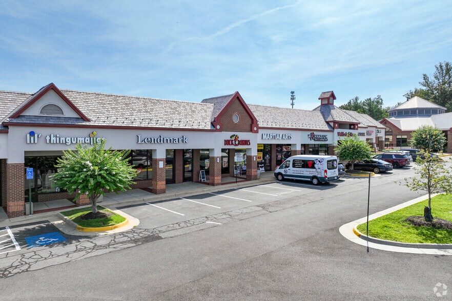 5930-6049 Centreville Crest Ln, Centreville, VA for lease - Building Photo - Image 3 of 5