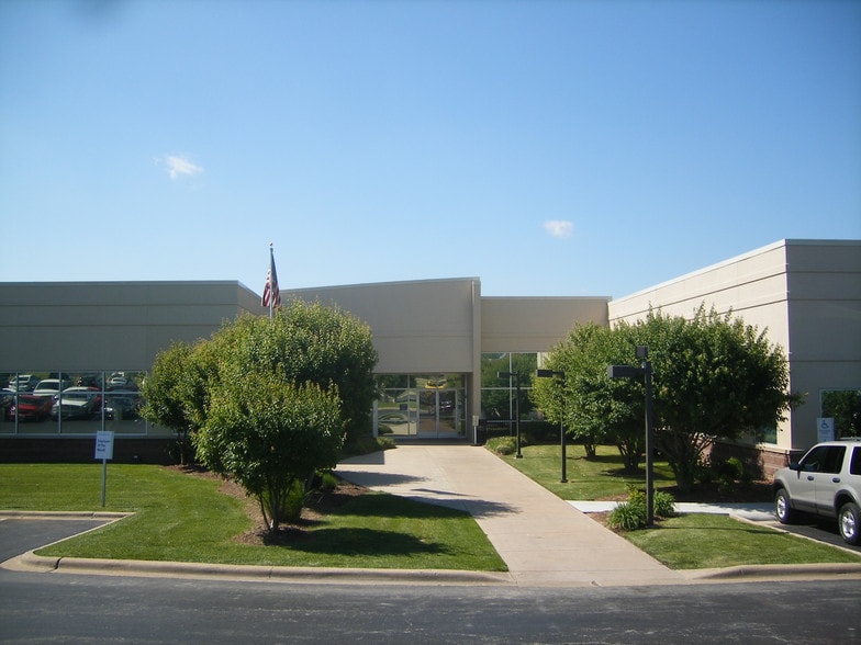 1930 W Bennett St, Springfield, MO for sale - Building Photo - Image 1 of 1