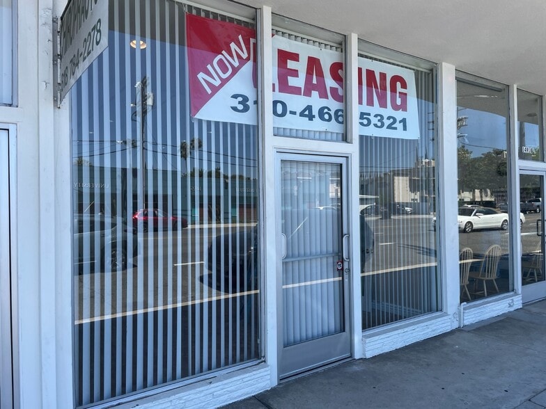 14918 Burbank Blvd, Sherman Oaks, CA for lease - Building Photo - Image 2 of 9
