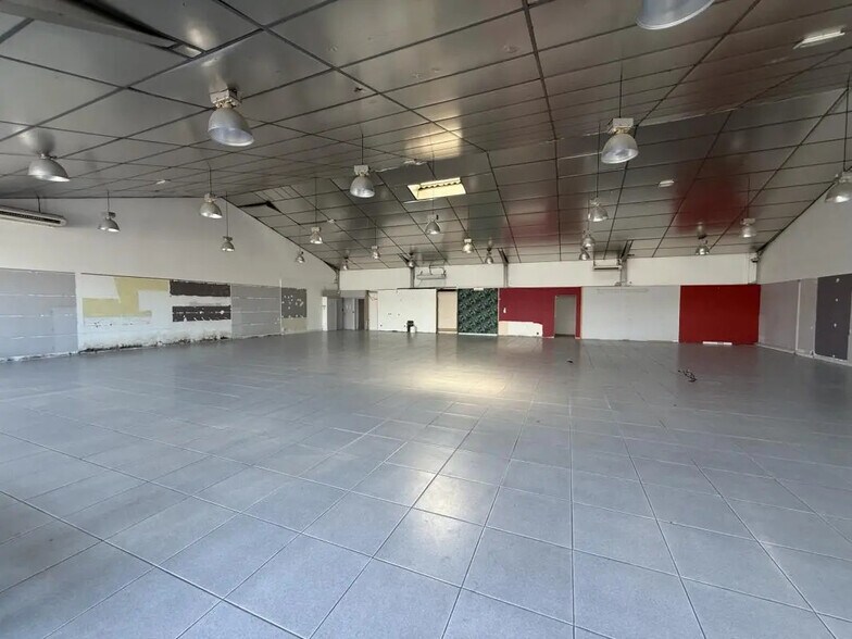 Retail in Puget-sur-Argens for lease - Interior Photo - Image 3 of 4