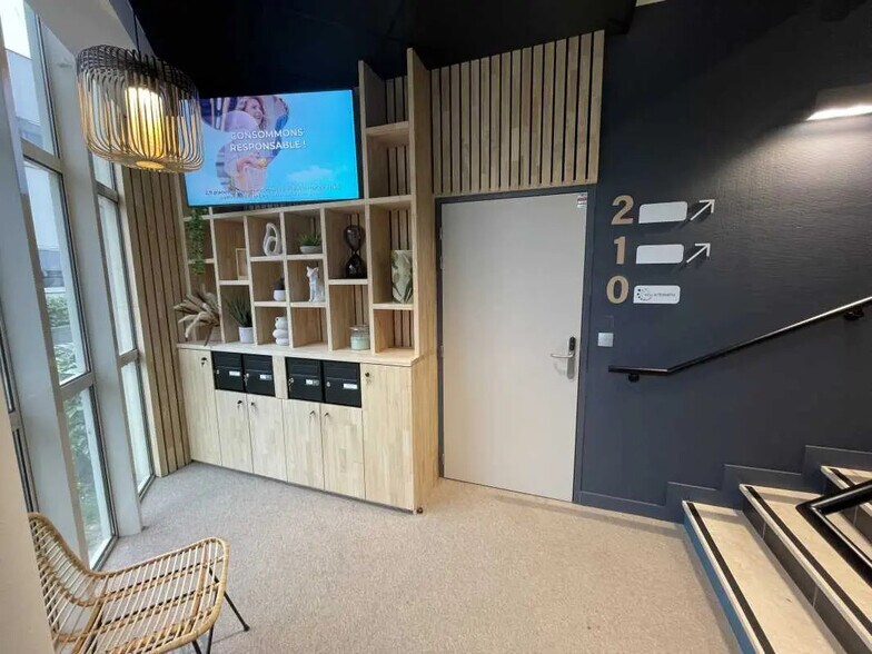 13 Avenue Du Professeur Jean Rouxel, Carquefou for lease - Lobby - Image 3 of 7