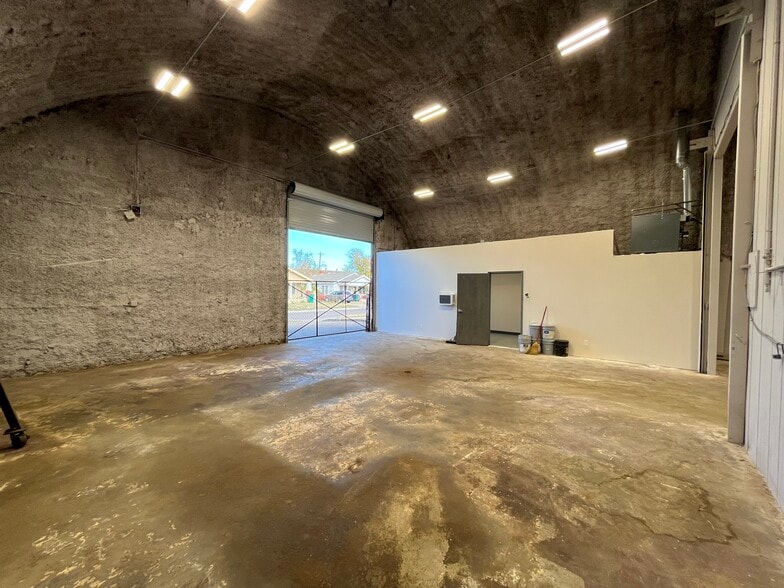 1544 NW 4th St, Oklahoma City, OK for sale - Interior Photo - Image 2 of 5