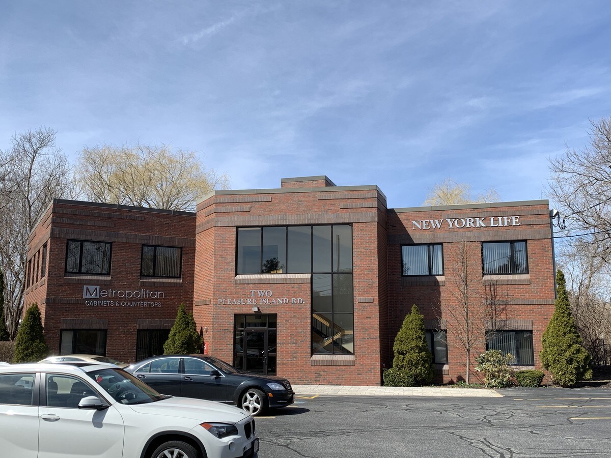 2 Pleasure Island Rd, Wakefield, MA 01880