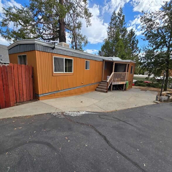 21 Oak St, Colfax, CA for sale - Building Photo - Image 3 of 10